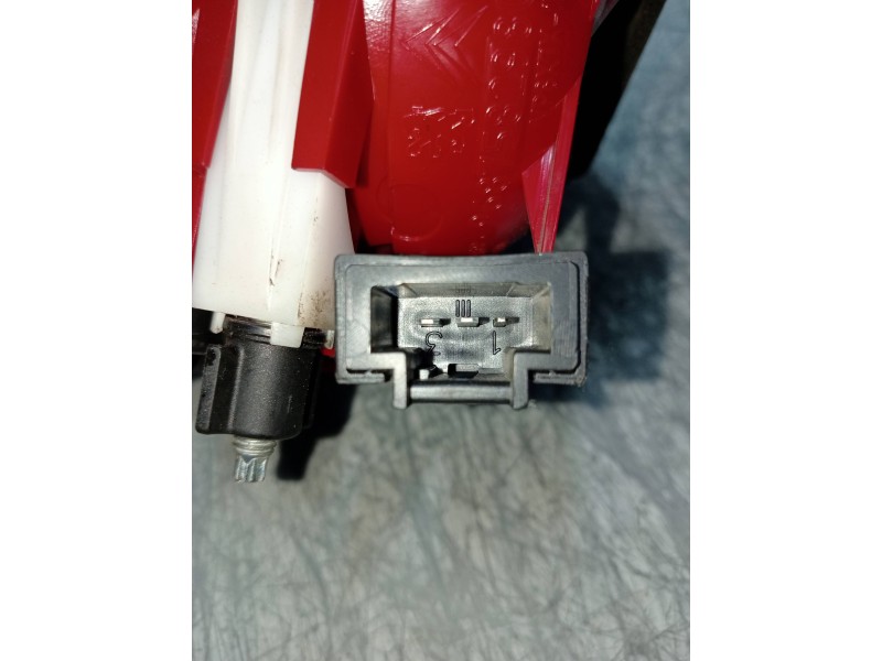 Recambio de piloto trasero derecho interior para citroen c5 berlina referencia OEM IAM 9687582980  