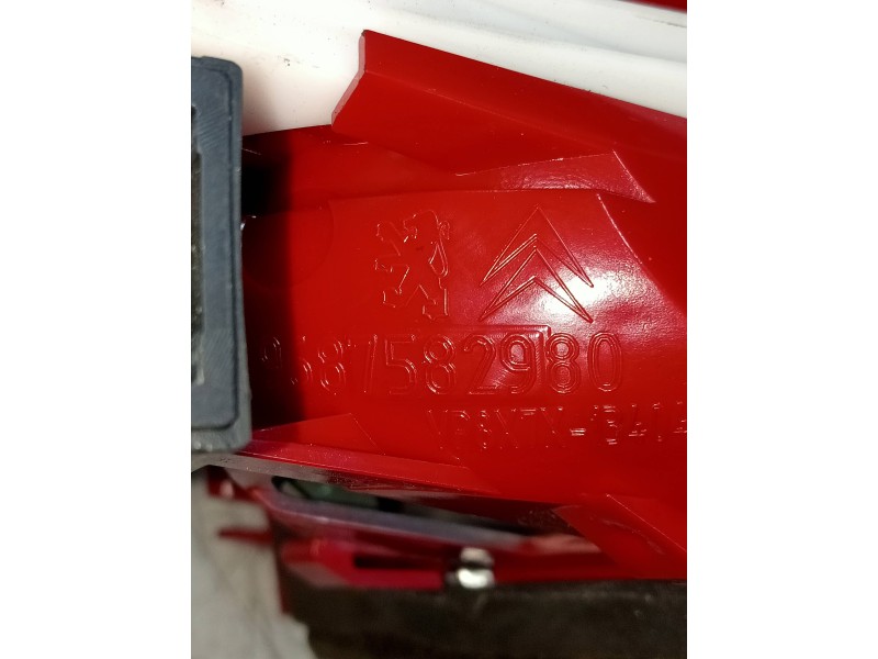 Recambio de piloto trasero derecho interior para citroen c5 berlina referencia OEM IAM 9687582980  