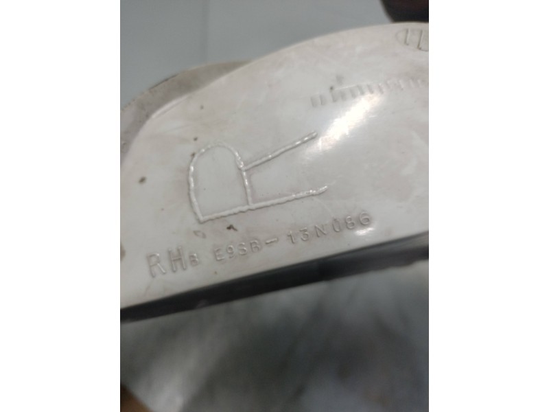 Recambio de faro derecho para ford thunderbird base referencia OEM IAM E9SB13N086  