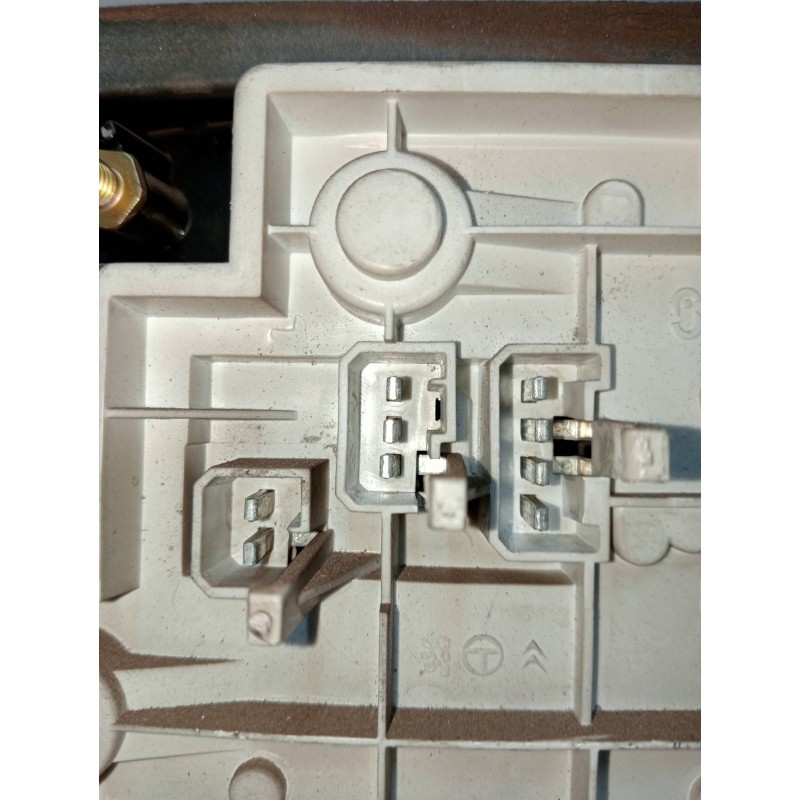 Recambio de piloto trasero derecho interior para citroen xantia break 1.9 turbodiesel referencia OEM IAM   