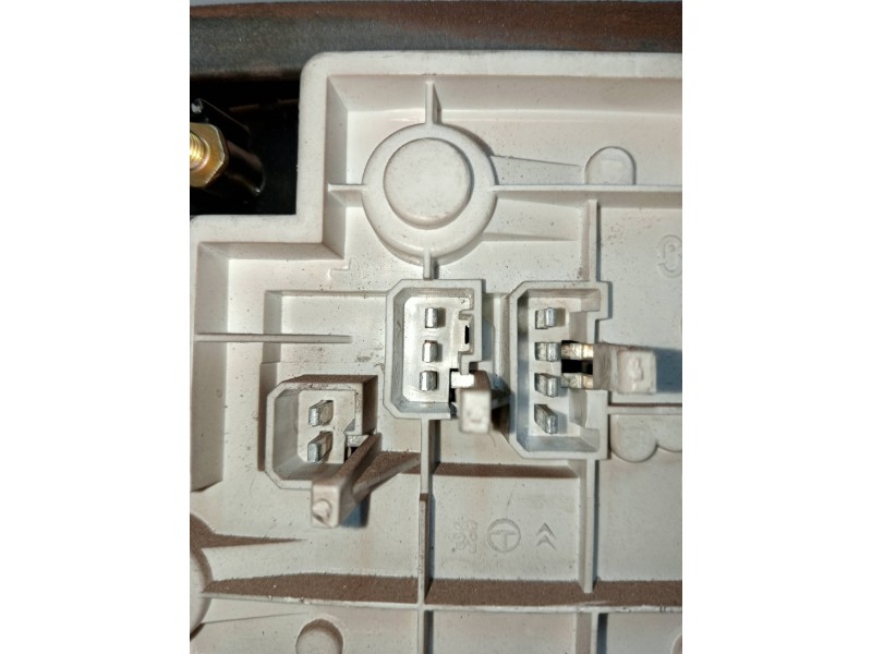 Recambio de piloto trasero derecho interior para citroen xantia break 1.9 turbodiesel referencia OEM IAM   