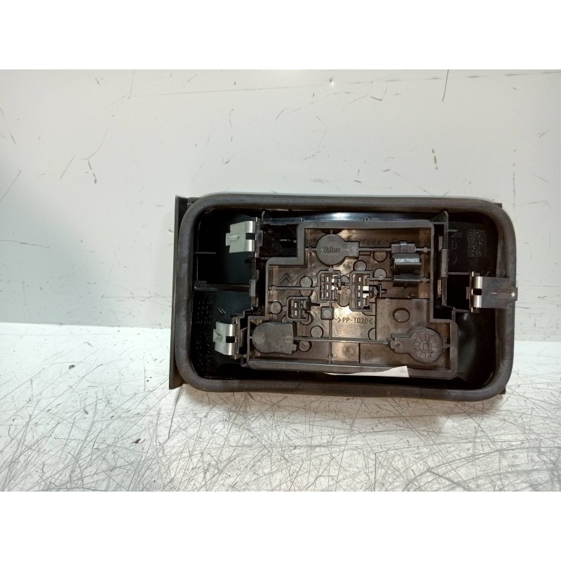 Recambio de piloto trasero derecho interior para citroen xantia berlina 1.9 td seduction referencia OEM IAM   