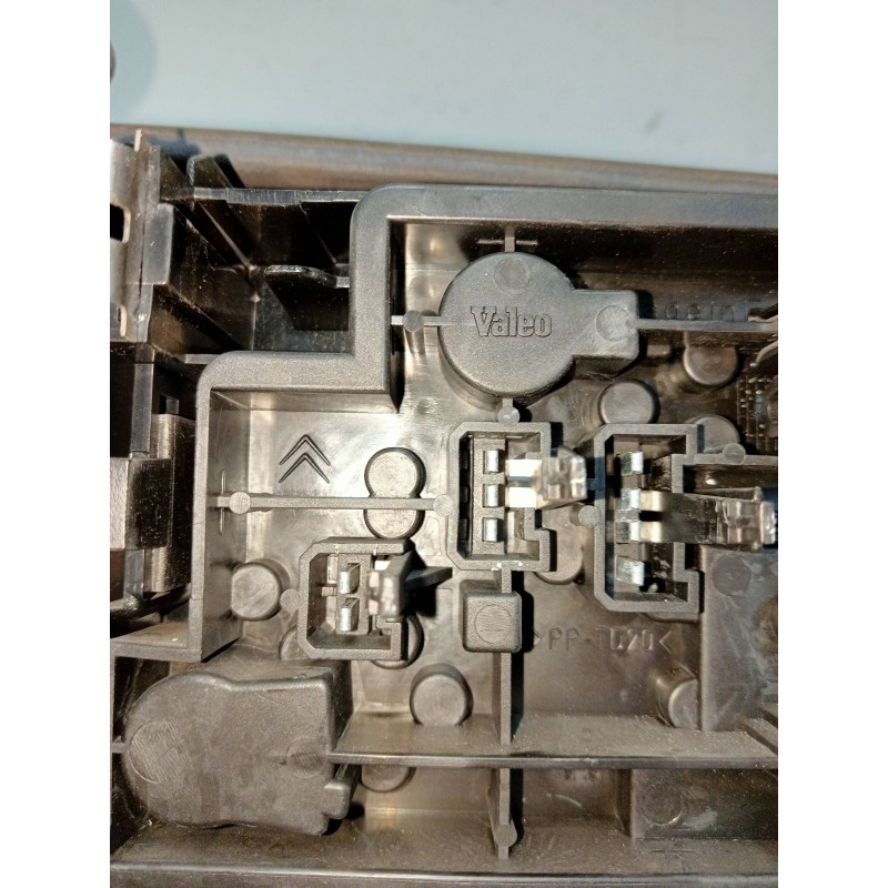 Recambio de piloto trasero derecho interior para citroen xantia berlina 1.9 td seduction referencia OEM IAM   