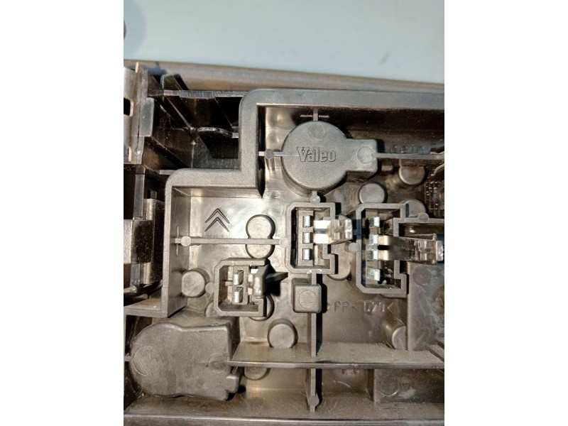 Recambio de piloto trasero derecho interior para citroen xantia berlina 1.9 td seduction referencia OEM IAM   