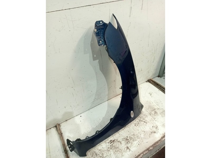 Recambio de aleta delantera izquierda para mazda 3 berlina (bk) 1.6 crdt active referencia OEM IAM   