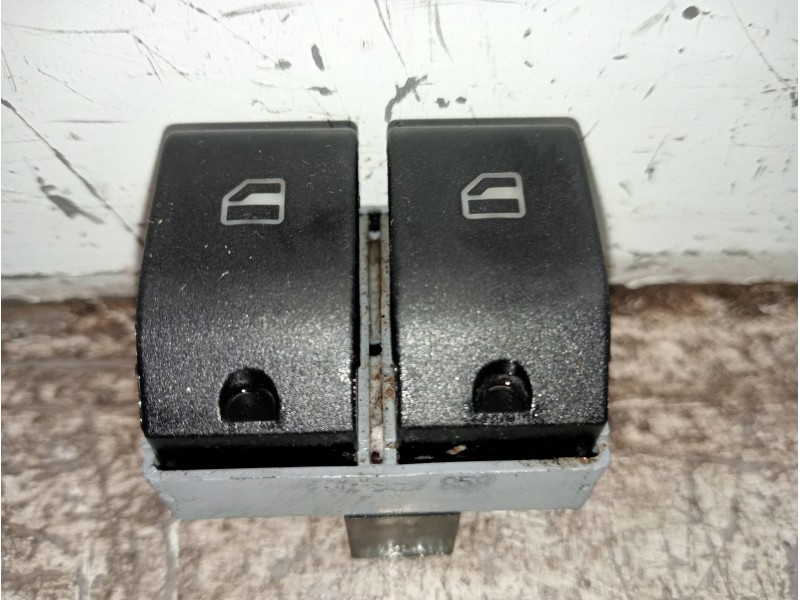 Recambio de mando elevalunas delantero izquierdo para volkswagen polo (9n1) highline referencia OEM IAM   3P