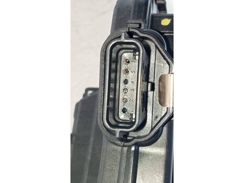 Recambio de motor cierre centralizado trasero derecho para renault captur helly hansen referencia OEM IAM 805027072R  