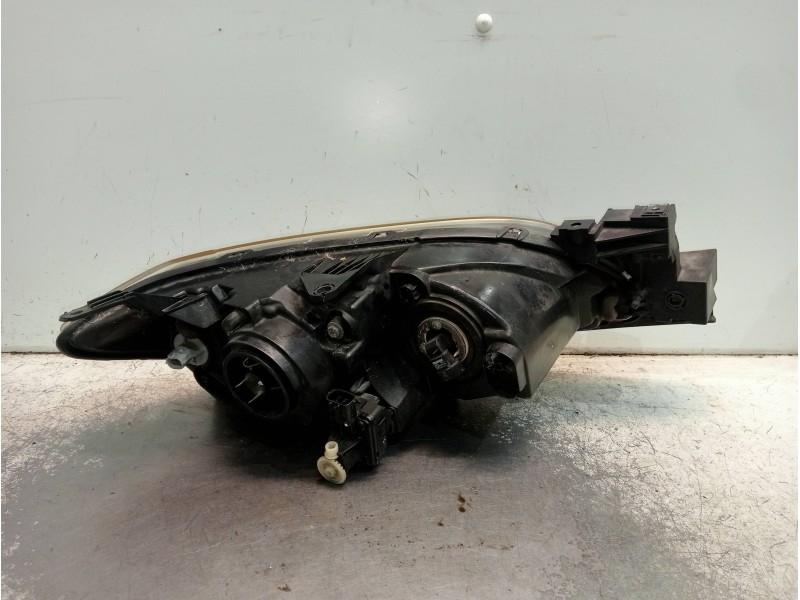 Recambio de faro izquierdo para mazda 3 berlina (bk) 1.6 crdt active referencia OEM IAM   