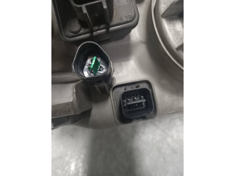 Recambio de faro izquierdo para hyundai santa fe (sm) 2.0 gls crdi 4x4 referencia OEM IAM   