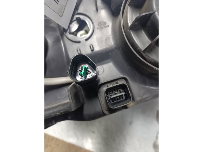 Recambio de faro izquierdo para hyundai santa fe (sm) 2.0 crdi cat referencia OEM IAM   