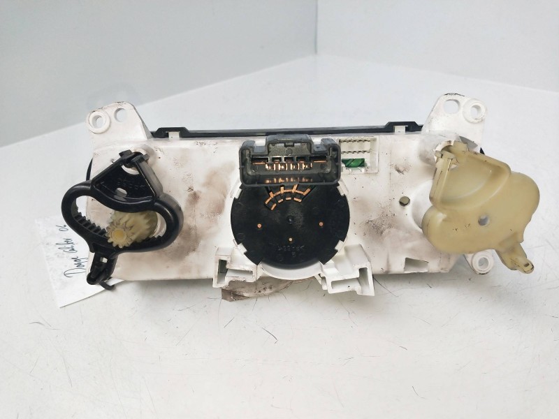 Recambio de mando calefaccion / aire acondicionado para dodge caliber 2.0 16v crd cat referencia OEM IAM P5511187AA  