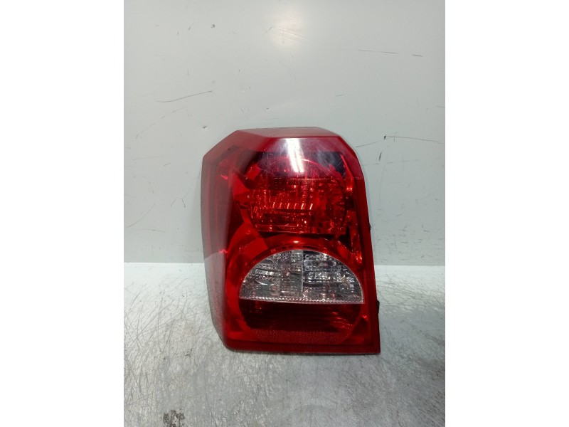 Recambio de piloto trasero izquierdo para dodge caliber sxt referencia OEM IAM 05303753  