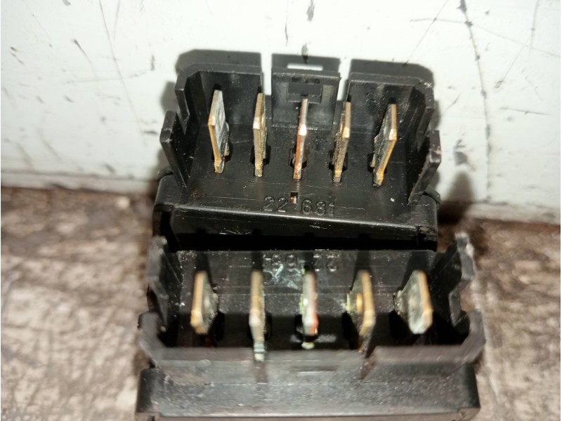 Recambio de mando elevalunas delantero izquierdo para peugeot 306 berlina 4 puertas (s1) style dt referencia OEM IAM   4P