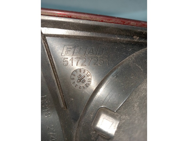 Recambio de piloto trasero derecho interior para fiat croma (194) 1.9 8v jtd cat (939a1000 / 192a8000) referencia OEM IAM 517272