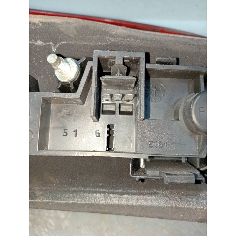 Recambio de piloto trasero derecho interior para fiat croma (194) 1.9 8v jtd cat (939a1000 / 192a8000) referencia OEM IAM 517272