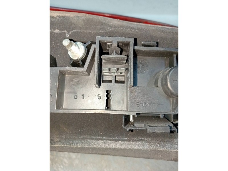 Recambio de piloto trasero derecho interior para fiat croma (194) 1.9 8v jtd cat (939a1000 / 192a8000) referencia OEM IAM 517272