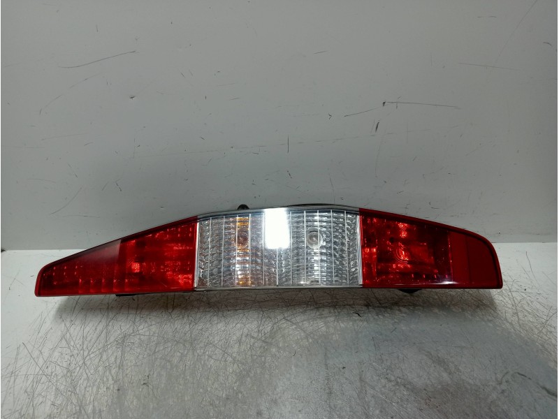 Recambio de piloto trasero derecho para fiat doblo cargo (223) 1.3 jtd referencia OEM IAM 040600999000  