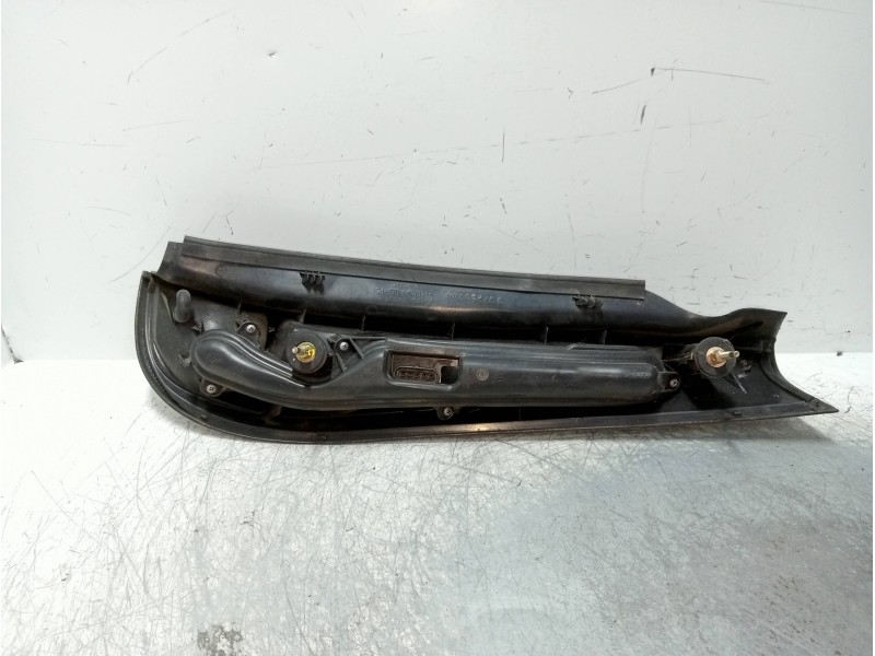 Recambio de piloto trasero izquierdo para fiat marea weekend (185) jtd 105 sx referencia OEM IAM 37240748  