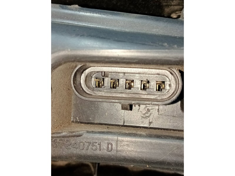 Recambio de piloto trasero derecho para fiat marea weekend (185) jtd 105 sx referencia OEM IAM 37240748  