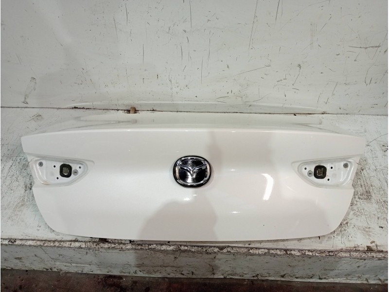 Recambio de tapa maletero para mazda 3 berlina (bp) evolution referencia OEM IAM   