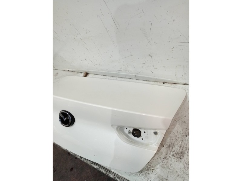 Recambio de tapa maletero para mazda 3 berlina (bp) evolution referencia OEM IAM   