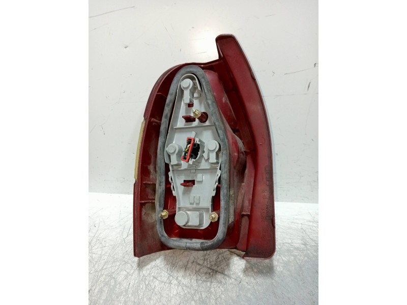 Recambio de piloto trasero derecho para fiat palio weekend (178) td 70 referencia OEM IAM   
