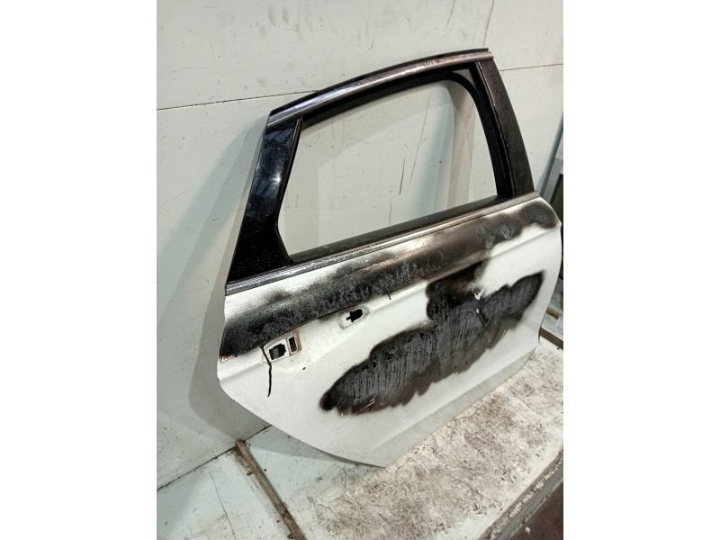 Recambio de puerta trasera derecha para ford mondeo lim. trend referencia OEM IAM   5P