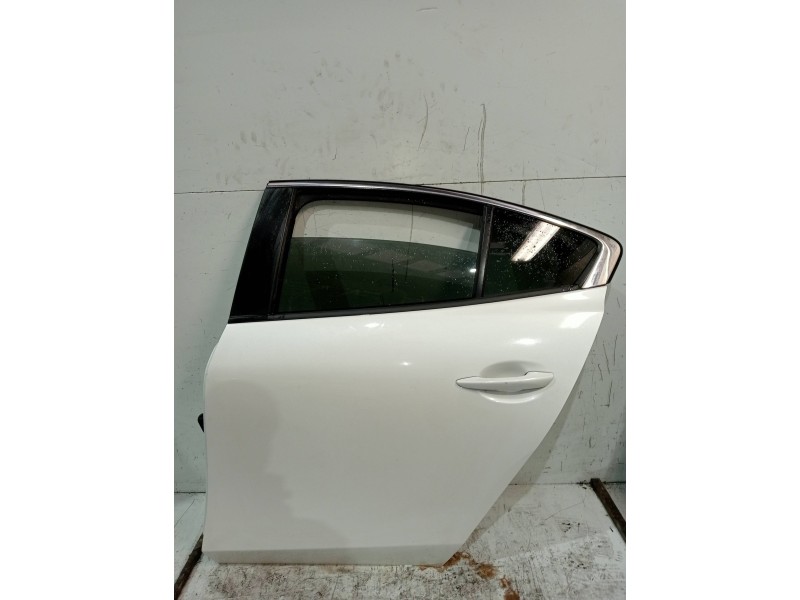 Recambio de puerta trasera izquierda para mazda 3 berlina (bp) evolution referencia OEM IAM   4P