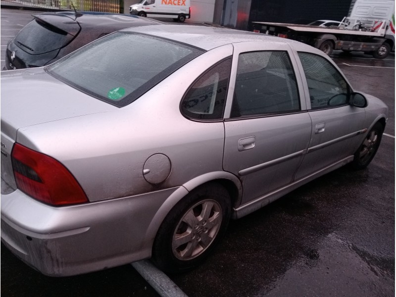 opel vectra b berlina del año 2002