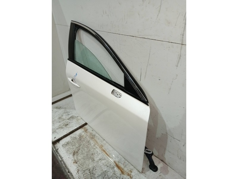 Recambio de puerta delantera derecha para mazda 3 berlina (bp) evolution referencia OEM IAM   4P