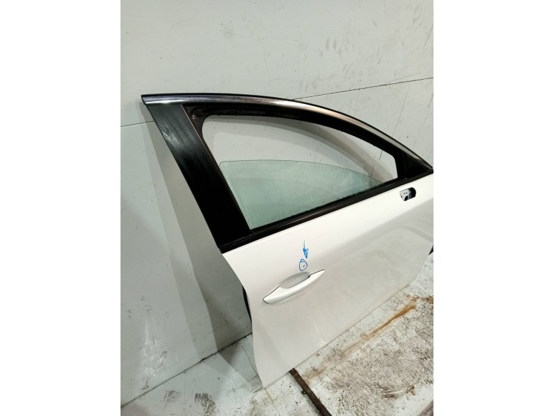 Recambio de puerta delantera derecha para mazda 3 berlina (bp) evolution referencia OEM IAM   4P