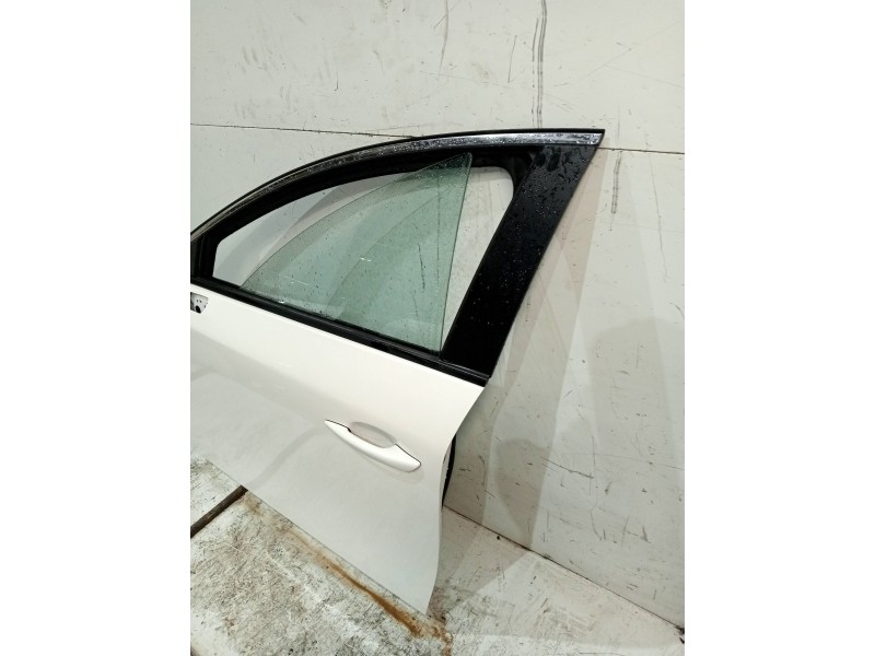 Recambio de puerta delantera izquierda para mazda 3 berlina (bp) evolution referencia OEM IAM   4P