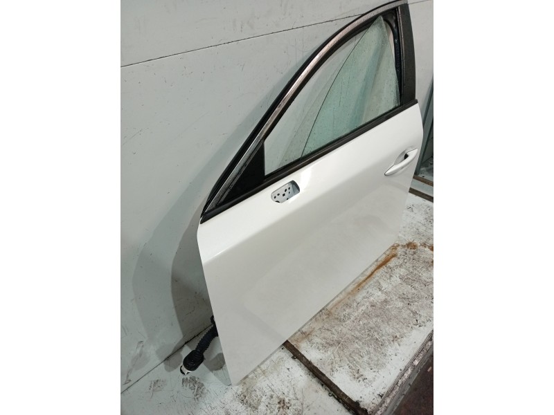 Recambio de puerta delantera izquierda para mazda 3 berlina (bp) evolution referencia OEM IAM   4P