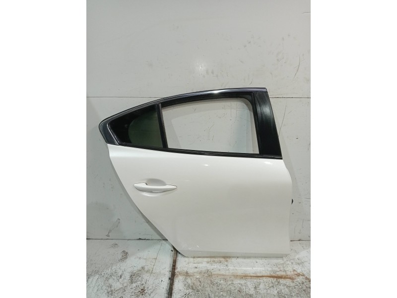 Recambio de puerta trasera derecha para mazda 3 berlina (bp) evolution referencia OEM IAM   4P