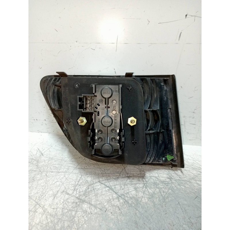 Recambio de piloto trasero derecho para fiat stilo multi wagon (192) 1.9 8v jtd cat (939a1000 / 192a8000) referencia OEM IAM 517