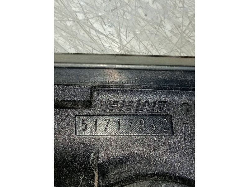 Recambio de piloto trasero derecho para fiat stilo multi wagon (192) 1.9 8v jtd cat (939a1000 / 192a8000) referencia OEM IAM 517