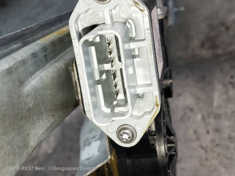 Recambio de elevalunas delantero izquierdo para renault captur helly hansen referencia OEM IAM 128001502B 9030320C 