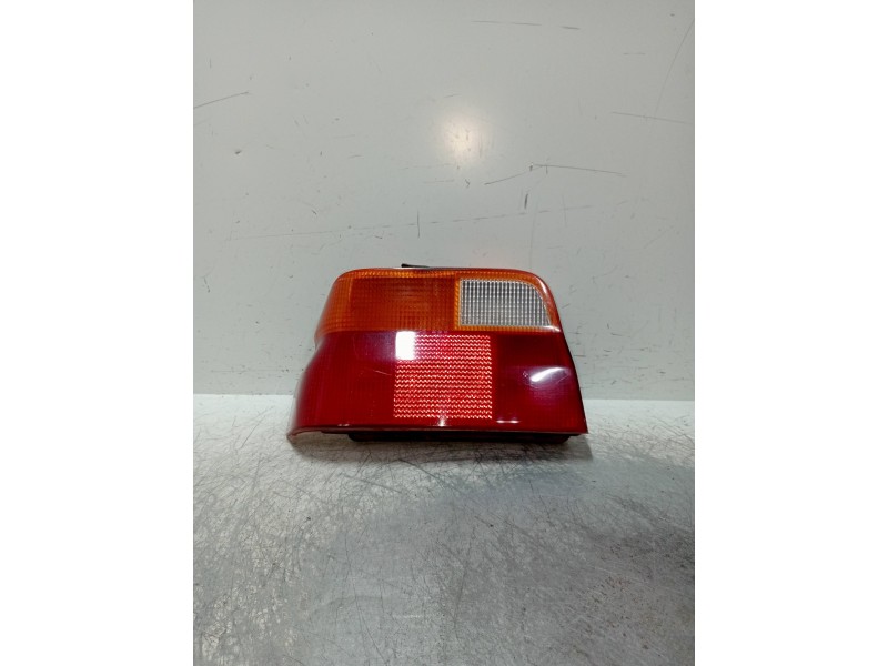 Recambio de piloto trasero izquierdo para ford escort berlina/turnier referencia OEM IAM    Recambio de piloto trasero izquierdo para ford escort berlina/turnier referencia OEM IAM