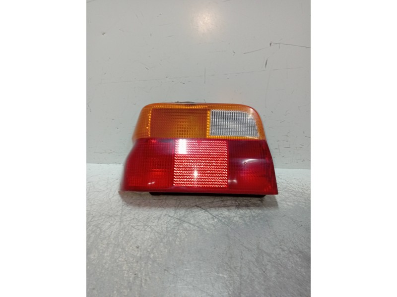 Recambio de piloto trasero izquierdo para ford escort berlina/turnier 1.3 cat referencia OEM IAM   