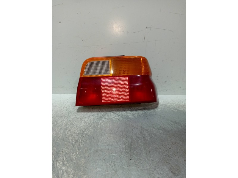 Recambio de piloto trasero derecho para ford escort berlina/turnier 1.6 referencia OEM IAM   