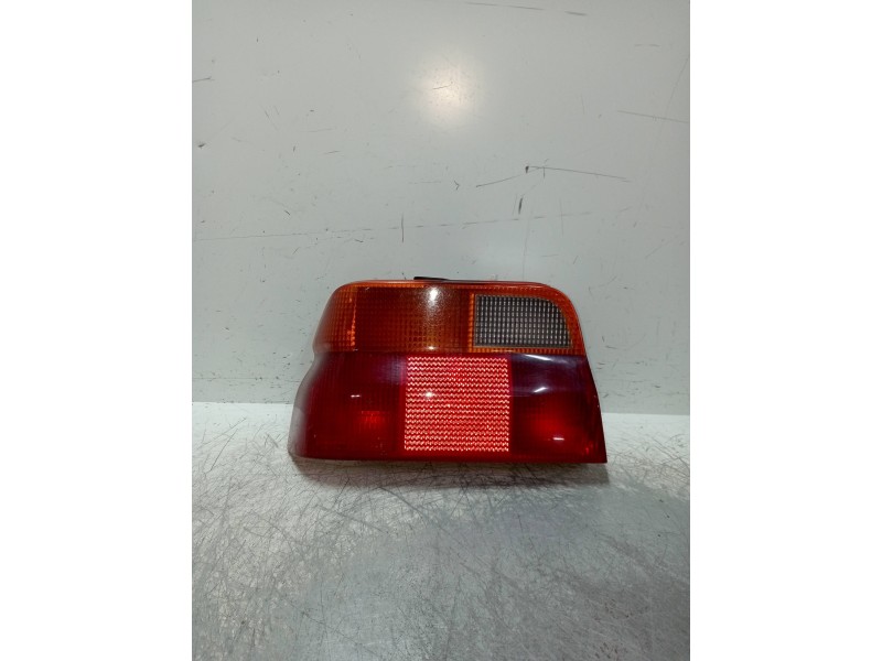 Recambio de piloto trasero derecho para ford escort berlina/turnier celebration berlina referencia OEM IAM   