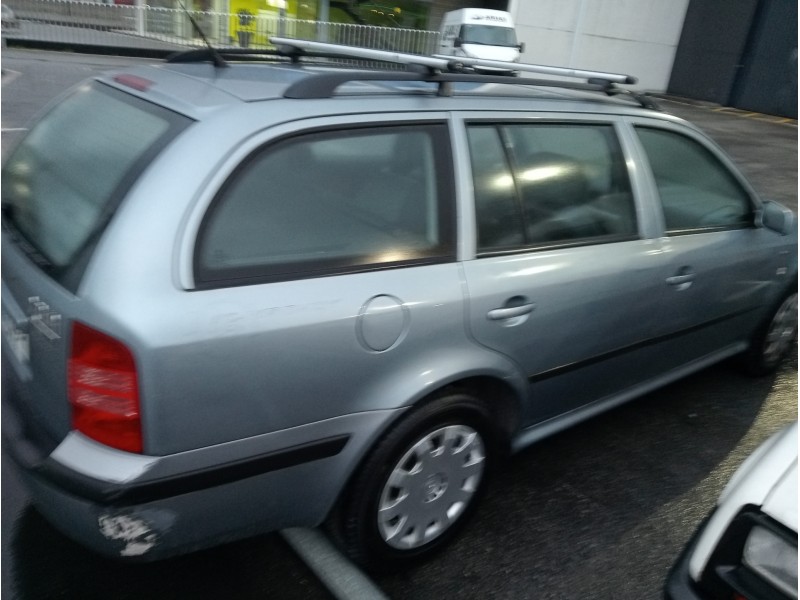 skoda octavia berlina (1u2) del año 2002