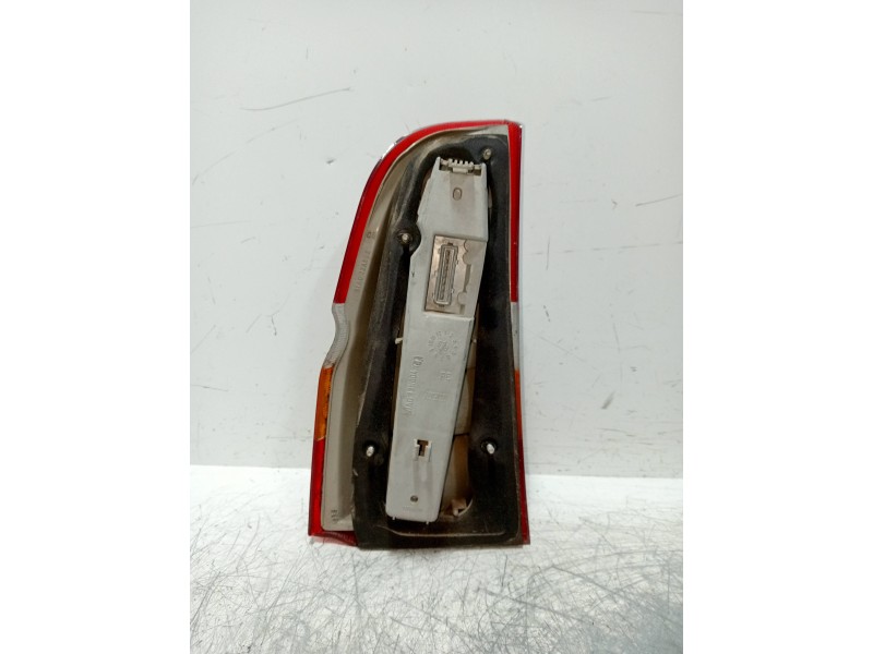 Recambio de piloto trasero derecho para ford escort berl./turnier referencia OEM IAM   