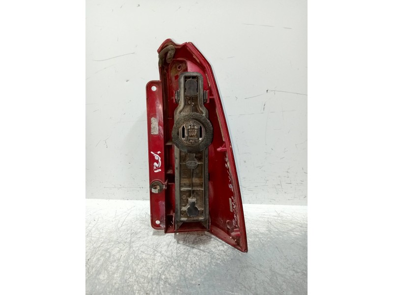 Recambio de piloto trasero izquierdo para ford focus berlina (cak) referencia OEM IAM    Recambio de piloto trasero izquierdo para ford focus berlina (cak) referencia OEM IAM