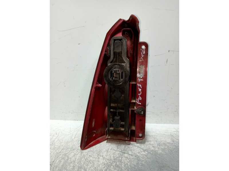 Recambio de piloto trasero derecho para ford focus berlina (cak) referencia OEM IAM    Recambio de piloto trasero derecho para ford focus berlina (cak) referencia OEM IAM