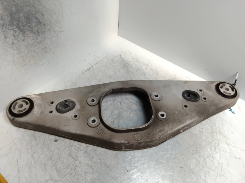 Recambio de soporte brazo suspension trasero izquierdo para mercedes clase e (w211) berlina 3.0 cdi cat referencia OEM IAM 23035