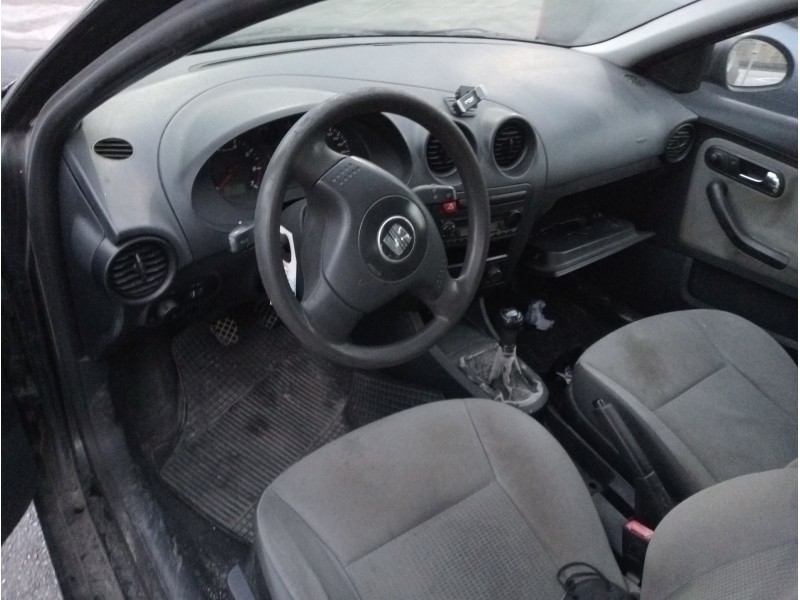 seat ibiza (6l1) del año 2002