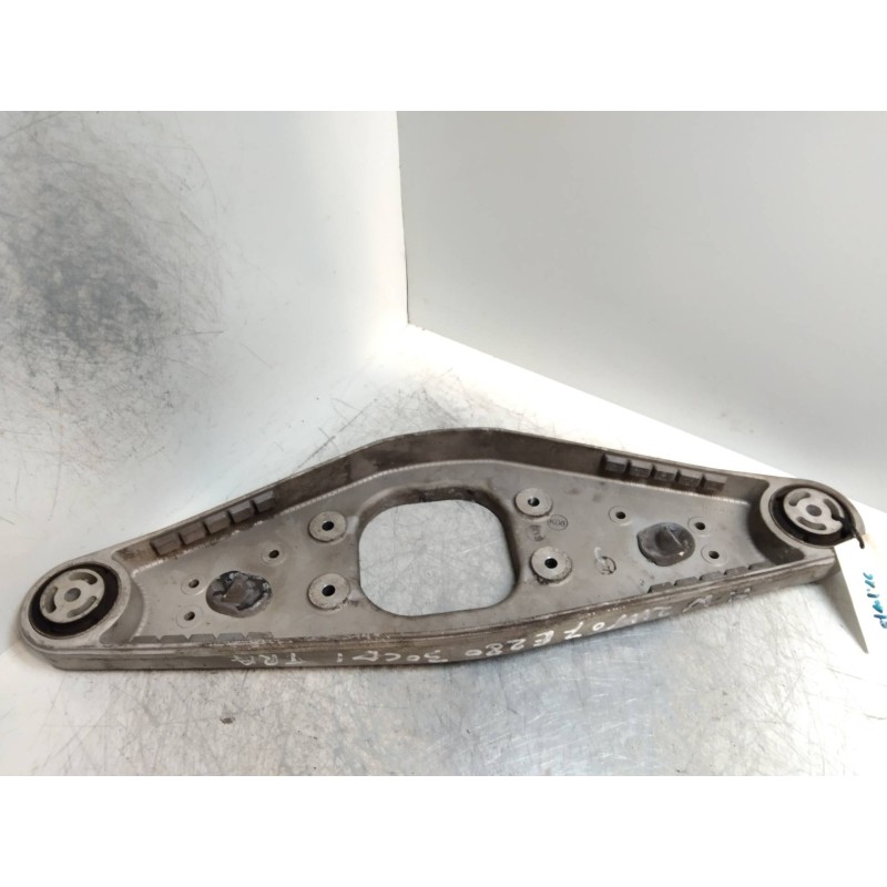 Recambio de soporte brazo suspension trasero izquierdo para mercedes clase e (w211) berlina 3.0 cdi cat referencia OEM IAM 23035