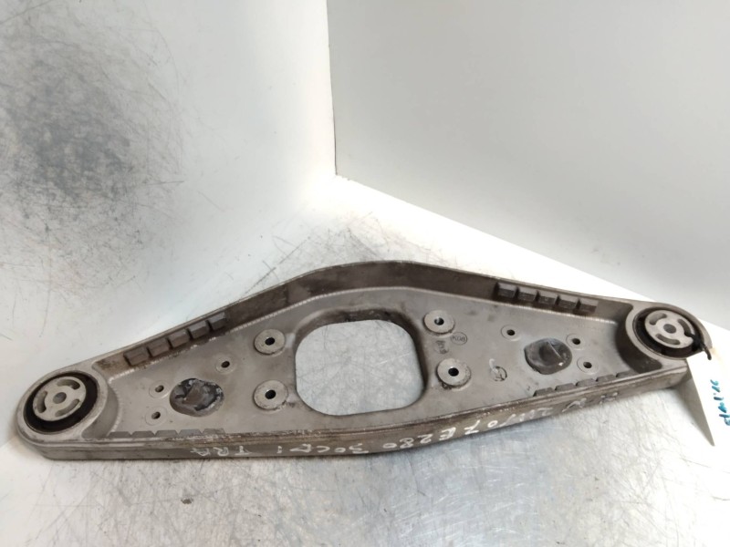 Recambio de soporte brazo suspension trasero izquierdo para mercedes clase e (w211) berlina 3.0 cdi cat referencia OEM IAM 23035