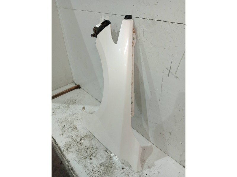 Recambio de aleta delantera izquierda para mazda 3 berlina (bp) evolution referencia OEM IAM   